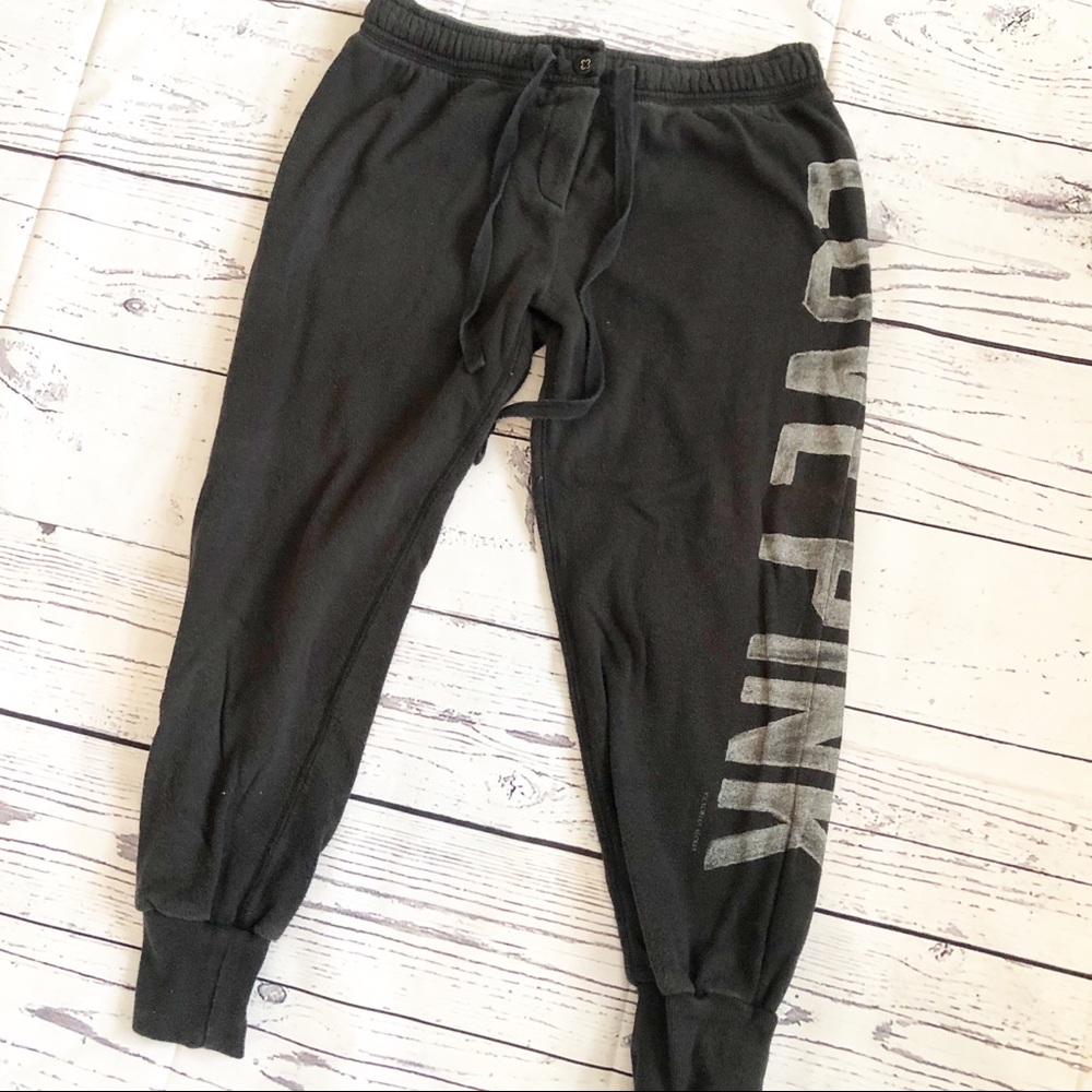 PINK l Small black Capri joggers